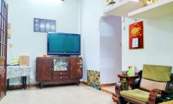 BÁN NHÀ PHÚ NHUẬN HXH 50M2 NGANG 4 M 4 TẦNG 5 PHÒNG NGỦ DUY TÂN CHỈ 6.6 TỶ.Mô tả:+ Diện tích: 50m2, ngang 4m dài 13m.– Hiện trạng: Trệt + 3 lầu + 2 sân thượng-Gồm: 5 phòng ngủ, 2 sân thượng trước sau, 4 toilet, bếp, có sân để xe máy rất tiện.Mô tả:– Vị trí trung tâm Phú Nhuận đoạn giao cắt Phan Đình Phùng – Huỳnh Văn Bánh – Nguyễn Văn Trỗi… là những con đường có giá cao nhất Phú Nhuận, cách mặt tiền Duy Tân 20m.– Tiện ích xung quanh không thiếu thứ gì, gồm nhiều khu văn phòng, bệnh viện Quốc tế, các trung tâm thẩm mỹ Spa, kinh doanh hoạt động ngày đêm.– Pháp lý chuẩn, sổ nở hậu tài lộc, chủ đang nhờ ngân hàng giữ hộ.Giá 6.6 tỷ. TL chủ nhà thiện chí gấp bán.Liên hệ: Mr Khoa 0582063101 Tư vấn xem nhà miễn phí. Trân trọng.