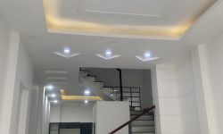BÁN NHÀ MẶT TIỀN 70M2 5 TẦNG NGANG 4M VỈA HÈ KINH DOANH ĐỈNH NGUYỄN TRỌNG TUYỂN 18.5 TỶ.Mô tả:+ Diện tích: 70m2, ngang 4m dài 17m.+ Kết cấu 5 tầng sân thượng. 5PN, phòng thờ, Sân thượng thoáng mát.Mô tả:+ Mặt tiền VIP Tân Bình, kinh doanh đa ngành nghề.+ Vị trí cực đẹp, 2 vỉa hè rộng. Ngay vòng xoay Lê Văn Sỹ, Giáp Phú Nhuận, Quận 3. Khu vực hiếm nhà bán.+ Tiện ích xung quanh đầy đủ: gần bệnh viện, trường học, gần chợ, khu mua sắm, siêu thị….+ Nhà hiện cho thuê 30 triệu/thángGiá 18.5 tỷ. TL chủ nhà thiện chí gấp bán.Liên hệ: Mr Khoa 0582063101 Tư vấn xem nhà miễn phí