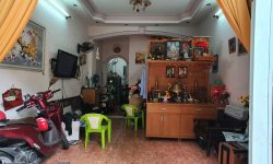 BÁN NHÀ PHÚ NHUẬN HXH 50M2 NGANG 4 M 4 TẦNG 5 PHÒNG NGỦ DUY TÂN CHỈ 6.6 TỶ.Mô tả:+ Diện tích: 50m2, ngang 4m dài 13m.– Hiện trạng: Trệt + 3 lầu + 2 sân thượng-Gồm: 5 phòng ngủ, 2 sân thượng trước sau, 4 toilet, bếp, có sân để xe máy rất tiện.Mô tả:– Vị trí trung tâm Phú Nhuận đoạn giao cắt Phan Đình Phùng – Huỳnh Văn Bánh – Nguyễn Văn Trỗi… là những con đường có giá cao nhất Phú Nhuận, cách mặt tiền Duy Tân 20m.– Tiện ích xung quanh không thiếu thứ gì, gồm nhiều khu văn phòng, bệnh viện Quốc tế, các trung tâm thẩm mỹ Spa, kinh doanh hoạt động ngày đêm.– Pháp lý chuẩn, sổ nở hậu tài lộc, chủ đang nhờ ngân hàng giữ hộ.Giá 6.6 tỷ. TL chủ nhà thiện chí gấp bán.Liên hệ: Mr Khoa 0582063101 Tư vấn xem nhà miễn phí. Trân trọng.
