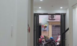BÁN NHÀ PHÚ NHUẬN HXH 50M2 NGANG 4 M 4 TẦNG 5 PHÒNG NGỦ DUY TÂN CHỈ 6.6 TỶ.Mô tả:+ Diện tích: 50m2, ngang 4m dài 13m.– Hiện trạng: Trệt + 3 lầu + 2 sân thượng-Gồm: 5 phòng ngủ, 2 sân thượng trước sau, 4 toilet, bếp, có sân để xe máy rất tiện.Mô tả:– Vị trí trung tâm Phú Nhuận đoạn giao cắt Phan Đình Phùng – Huỳnh Văn Bánh – Nguyễn Văn Trỗi… là những con đường có giá cao nhất Phú Nhuận, cách mặt tiền Duy Tân 20m.– Tiện ích xung quanh không thiếu thứ gì, gồm nhiều khu văn phòng, bệnh viện Quốc tế, các trung tâm thẩm mỹ Spa, kinh doanh hoạt động ngày đêm.– Pháp lý chuẩn, sổ nở hậu tài lộc, chủ đang nhờ ngân hàng giữ hộ.Giá 6.6 tỷ. TL chủ nhà thiện chí gấp bán.Liên hệ: Mr Khoa 0582063101 Tư vấn xem nhà miễn phí. Trân trọng.