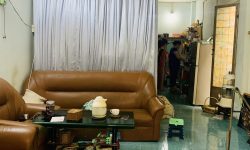 BÁN NHÀ PHÚ NHUẬN HXH 4 TẦNG ĐẸP LUNG LINH KHU VIP PHAN XÍCH LONG 4.6 TỶ.Mô tả:+ Diện tích: 35m2, ngang 3m dài 12m.+ Kết cấu: 1 trệt 2 lầu, sân thượng trước và sau, gồm 5 phòng ngủ, 3 toilet, 1 phòng thờ, phòng khách, phòng bếp.Mô tả:+ Vị trí: Cực đẹp, nhà ngay trung tâm phố ẩm thực. Gần Bệnh viện Hoàn Mỹ, đi bộ vài phút ra Siêu Thị Coopmart gần ngã tư Phan Đăng Lưu, Khu kinh doanh sầm uất và tập trung nhiều quán cà phê đẹp nhộn nhịp, cùng các công ty Văn Phòng,+ Lưu thông đi lại các Quận trung tâm rất thuận tiện. tiếp giáp Quận 1+ Khu an ninh tốt, dân trí cao yên tĩnh sạch sẽ.+ Nhà xây mới chắc chắn, BTCT ban công thoáng mát + Pháp lý: Sổ hồng hoàn công đầy đủGiá 4.6 tỷ. TL chủ nhà thiện chí gấp bán.Liên hệ: Mr Khoa 0582063101 Tư vấn xem nhà miễn phí