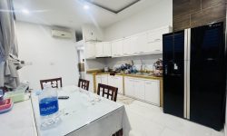 BÁN NHÀ PHÚ NHUẬN HXH 4 TẦNG ĐẸP LUNG LINH KHU VIP PHAN XÍCH LONG 4.6 TỶ.Mô tả:+ Diện tích: 35m2, ngang 3m dài 12m.+ Kết cấu: 1 trệt 2 lầu, sân thượng trước và sau, gồm 5 phòng ngủ, 3 toilet, 1 phòng thờ, phòng khách, phòng bếp.Mô tả:+ Vị trí: Cực đẹp, nhà ngay trung tâm phố ẩm thực. Gần Bệnh viện Hoàn Mỹ, đi bộ vài phút ra Siêu Thị Coopmart gần ngã tư Phan Đăng Lưu, Khu kinh doanh sầm uất và tập trung nhiều quán cà phê đẹp nhộn nhịp, cùng các công ty Văn Phòng,+ Lưu thông đi lại các Quận trung tâm rất thuận tiện. tiếp giáp Quận 1+ Khu an ninh tốt, dân trí cao yên tĩnh sạch sẽ.+ Nhà xây mới chắc chắn, BTCT ban công thoáng mát + Pháp lý: Sổ hồng hoàn công đầy đủGiá 4.6 tỷ. TL chủ nhà thiện chí gấp bán.Liên hệ: Mr Khoa 0582063101 Tư vấn xem nhà miễn phí