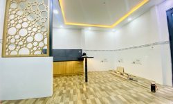 BÁN NHÀ PHÚ NHUẬN HXH 4 TẦNG ĐẸP LUNG LINH KHU VIP PHAN XÍCH LONG 4.6 TỶ.Mô tả:+ Diện tích: 35m2, ngang 3m dài 12m.+ Kết cấu: 1 trệt 2 lầu, sân thượng trước và sau, gồm 5 phòng ngủ, 3 toilet, 1 phòng thờ, phòng khách, phòng bếp.Mô tả:+ Vị trí: Cực đẹp, nhà ngay trung tâm phố ẩm thực. Gần Bệnh viện Hoàn Mỹ, đi bộ vài phút ra Siêu Thị Coopmart gần ngã tư Phan Đăng Lưu, Khu kinh doanh sầm uất và tập trung nhiều quán cà phê đẹp nhộn nhịp, cùng các công ty Văn Phòng,+ Lưu thông đi lại các Quận trung tâm rất thuận tiện. tiếp giáp Quận 1+ Khu an ninh tốt, dân trí cao yên tĩnh sạch sẽ.+ Nhà xây mới chắc chắn, BTCT ban công thoáng mát + Pháp lý: Sổ hồng hoàn công đầy đủGiá 4.6 tỷ. TL chủ nhà thiện chí gấp bán.Liên hệ: Mr Khoa 0582063101 Tư vấn xem nhà miễn phí
