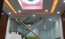 BÁN NHÀ PHÚ NHUẬN HXH 4 TẦNG ĐẸP LUNG LINH KHU VIP PHAN XÍCH LONG 4.6 TỶ.Mô tả:+ Diện tích: 35m2, ngang 3m dài 12m.+ Kết cấu: 1 trệt 2 lầu, sân thượng trước và sau, gồm 5 phòng ngủ, 3 toilet, 1 phòng thờ, phòng khách, phòng bếp.Mô tả:+ Vị trí: Cực đẹp, nhà ngay trung tâm phố ẩm thực. Gần Bệnh viện Hoàn Mỹ, đi bộ vài phút ra Siêu Thị Coopmart gần ngã tư Phan Đăng Lưu, Khu kinh doanh sầm uất và tập trung nhiều quán cà phê đẹp nhộn nhịp, cùng các công ty Văn Phòng,+ Lưu thông đi lại các Quận trung tâm rất thuận tiện. tiếp giáp Quận 1+ Khu an ninh tốt, dân trí cao yên tĩnh sạch sẽ.+ Nhà xây mới chắc chắn, BTCT ban công thoáng mát + Pháp lý: Sổ hồng hoàn công đầy đủGiá 4.6 tỷ. TL chủ nhà thiện chí gấp bán.Liên hệ: Mr Khoa 0582063101 Tư vấn xem nhà miễn phí