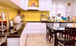 BÁN NHÀ PHÚ NHUẬN HXH 4 TẦNG ĐẸP LUNG LINH KHU VIP PHAN XÍCH LONG 4.6 TỶ.Mô tả:+ Diện tích: 35m2, ngang 3m dài 12m.+ Kết cấu: 1 trệt 2 lầu, sân thượng trước và sau, gồm 5 phòng ngủ, 3 toilet, 1 phòng thờ, phòng khách, phòng bếp.Mô tả:+ Vị trí: Cực đẹp, nhà ngay trung tâm phố ẩm thực. Gần Bệnh viện Hoàn Mỹ, đi bộ vài phút ra Siêu Thị Coopmart gần ngã tư Phan Đăng Lưu, Khu kinh doanh sầm uất và tập trung nhiều quán cà phê đẹp nhộn nhịp, cùng các công ty Văn Phòng,+ Lưu thông đi lại các Quận trung tâm rất thuận tiện. tiếp giáp Quận 1+ Khu an ninh tốt, dân trí cao yên tĩnh sạch sẽ.+ Nhà xây mới chắc chắn, BTCT ban công thoáng mát + Pháp lý: Sổ hồng hoàn công đầy đủGiá 4.6 tỷ. TL chủ nhà thiện chí gấp bán.Liên hệ: Mr Khoa 0582063101 Tư vấn xem nhà miễn phí