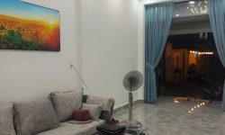 BÁN NHÀ PHÚ NHUẬN HXH 4 TẦNG ĐẸP LUNG LINH KHU VIP PHAN XÍCH LONG 4.6 TỶ.Mô tả:+ Diện tích: 35m2, ngang 3m dài 12m.+ Kết cấu: 1 trệt 2 lầu, sân thượng trước và sau, gồm 5 phòng ngủ, 3 toilet, 1 phòng thờ, phòng khách, phòng bếp.Mô tả:+ Vị trí: Cực đẹp, nhà ngay trung tâm phố ẩm thực. Gần Bệnh viện Hoàn Mỹ, đi bộ vài phút ra Siêu Thị Coopmart gần ngã tư Phan Đăng Lưu, Khu kinh doanh sầm uất và tập trung nhiều quán cà phê đẹp nhộn nhịp, cùng các công ty Văn Phòng,+ Lưu thông đi lại các Quận trung tâm rất thuận tiện. tiếp giáp Quận 1+ Khu an ninh tốt, dân trí cao yên tĩnh sạch sẽ.+ Nhà xây mới chắc chắn, BTCT ban công thoáng mát + Pháp lý: Sổ hồng hoàn công đầy đủGiá 4.6 tỷ. TL chủ nhà thiện chí gấp bán.Liên hệ: Mr Khoa 0582063101 Tư vấn xem nhà miễn phí