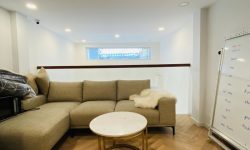 BÁN NHÀ PHÚ NHUẬN HXH 4 TẦNG ĐẸP LUNG LINH KHU VIP PHAN XÍCH LONG 4.6 TỶ.Mô tả:+ Diện tích: 35m2, ngang 3m dài 12m.+ Kết cấu: 1 trệt 2 lầu, sân thượng trước và sau, gồm 5 phòng ngủ, 3 toilet, 1 phòng thờ, phòng khách, phòng bếp.Mô tả:+ Vị trí: Cực đẹp, nhà ngay trung tâm phố ẩm thực. Gần Bệnh viện Hoàn Mỹ, đi bộ vài phút ra Siêu Thị Coopmart gần ngã tư Phan Đăng Lưu, Khu kinh doanh sầm uất và tập trung nhiều quán cà phê đẹp nhộn nhịp, cùng các công ty Văn Phòng,+ Lưu thông đi lại các Quận trung tâm rất thuận tiện. tiếp giáp Quận 1+ Khu an ninh tốt, dân trí cao yên tĩnh sạch sẽ.+ Nhà xây mới chắc chắn, BTCT ban công thoáng mát + Pháp lý: Sổ hồng hoàn công đầy đủGiá 4.6 tỷ. TL chủ nhà thiện chí gấp bán.Liên hệ: Mr Khoa 0582063101 Tư vấn xem nhà miễn phí
