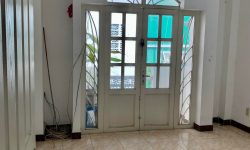 BÁN NHÀ PHÚ NHUẬN HXH 4 TẦNG ĐẸP LUNG LINH KHU VIP PHAN XÍCH LONG 4.6 TỶ.Mô tả:+ Diện tích: 35m2, ngang 3m dài 12m.+ Kết cấu: 1 trệt 2 lầu, sân thượng trước và sau, gồm 5 phòng ngủ, 3 toilet, 1 phòng thờ, phòng khách, phòng bếp.Mô tả:+ Vị trí: Cực đẹp, nhà ngay trung tâm phố ẩm thực. Gần Bệnh viện Hoàn Mỹ, đi bộ vài phút ra Siêu Thị Coopmart gần ngã tư Phan Đăng Lưu, Khu kinh doanh sầm uất và tập trung nhiều quán cà phê đẹp nhộn nhịp, cùng các công ty Văn Phòng,+ Lưu thông đi lại các Quận trung tâm rất thuận tiện. tiếp giáp Quận 1+ Khu an ninh tốt, dân trí cao yên tĩnh sạch sẽ.+ Nhà xây mới chắc chắn, BTCT ban công thoáng mát + Pháp lý: Sổ hồng hoàn công đầy đủGiá 4.6 tỷ. TL chủ nhà thiện chí gấp bán.Liên hệ: Mr Khoa 0582063101 Tư vấn xem nhà miễn phí