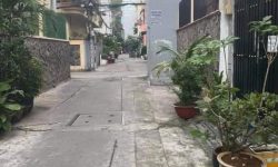 BÁN NHÀ PHÚ NHUẬN HXH 4 TẦNG ĐẸP LUNG LINH KHU VIP PHAN XÍCH LONG 4.6 TỶ.Mô tả:+ Diện tích: 35m2, ngang 3m dài 12m.+ Kết cấu: 1 trệt 2 lầu, sân thượng trước và sau, gồm 5 phòng ngủ, 3 toilet, 1 phòng thờ, phòng khách, phòng bếp.Mô tả:+ Vị trí: Cực đẹp, nhà ngay trung tâm phố ẩm thực. Gần Bệnh viện Hoàn Mỹ, đi bộ vài phút ra Siêu Thị Coopmart gần ngã tư Phan Đăng Lưu, Khu kinh doanh sầm uất và tập trung nhiều quán cà phê đẹp nhộn nhịp, cùng các công ty Văn Phòng,+ Lưu thông đi lại các Quận trung tâm rất thuận tiện. tiếp giáp Quận 1+ Khu an ninh tốt, dân trí cao yên tĩnh sạch sẽ.+ Nhà xây mới chắc chắn, BTCT ban công thoáng mát + Pháp lý: Sổ hồng hoàn công đầy đủGiá 4.6 tỷ. TL chủ nhà thiện chí gấp bán.Liên hệ: Mr Khoa 0582063101 Tư vấn xem nhà miễn phí