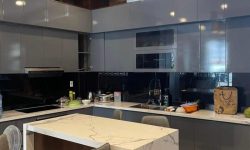 BÁN NHÀ PHÚ NHUẬN HXH 4 TẦNG ĐẸP LUNG LINH KHU VIP PHAN XÍCH LONG 4.6 TỶ.Mô tả:+ Diện tích: 35m2, ngang 3m dài 12m.+ Kết cấu: 1 trệt 2 lầu, sân thượng trước và sau, gồm 5 phòng ngủ, 3 toilet, 1 phòng thờ, phòng khách, phòng bếp.Mô tả:+ Vị trí: Cực đẹp, nhà ngay trung tâm phố ẩm thực. Gần Bệnh viện Hoàn Mỹ, đi bộ vài phút ra Siêu Thị Coopmart gần ngã tư Phan Đăng Lưu, Khu kinh doanh sầm uất và tập trung nhiều quán cà phê đẹp nhộn nhịp, cùng các công ty Văn Phòng,+ Lưu thông đi lại các Quận trung tâm rất thuận tiện. tiếp giáp Quận 1+ Khu an ninh tốt, dân trí cao yên tĩnh sạch sẽ.+ Nhà xây mới chắc chắn, BTCT ban công thoáng mát + Pháp lý: Sổ hồng hoàn công đầy đủGiá 4.6 tỷ. TL chủ nhà thiện chí gấp bán.Liên hệ: Mr Khoa 0582063101 Tư vấn xem nhà miễn phí