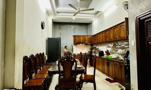 BÁN NHÀ MẶT TIỀN 84M2 4 TẦNG NỞ HẬU 4M 6PN KD ĐỈNH LẠC LONG QUÂN 10 TỶ.