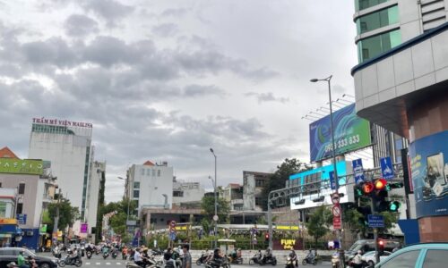 BÁN NHÀ PHÚ NHUẬN HXH 80M2 NGANG 5M  3 TẦNG 3 PN SÁT MT HẺM THÔNG HUỲNH VĂN BÁNH GẤP BÁN 10,5 TỶ.